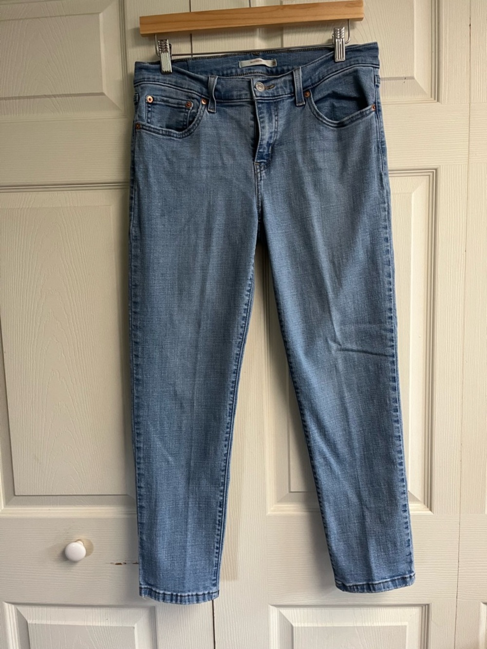 Levis Light Blue Women's Jeans - Comfortable Boyfriend Fit Size 28